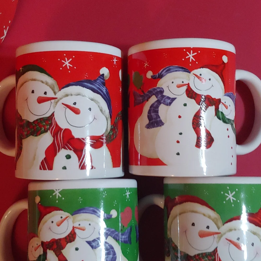 Snowman Ceramic Coffee/Tea Mugs in Decorative Box. Set Of 4. New in box